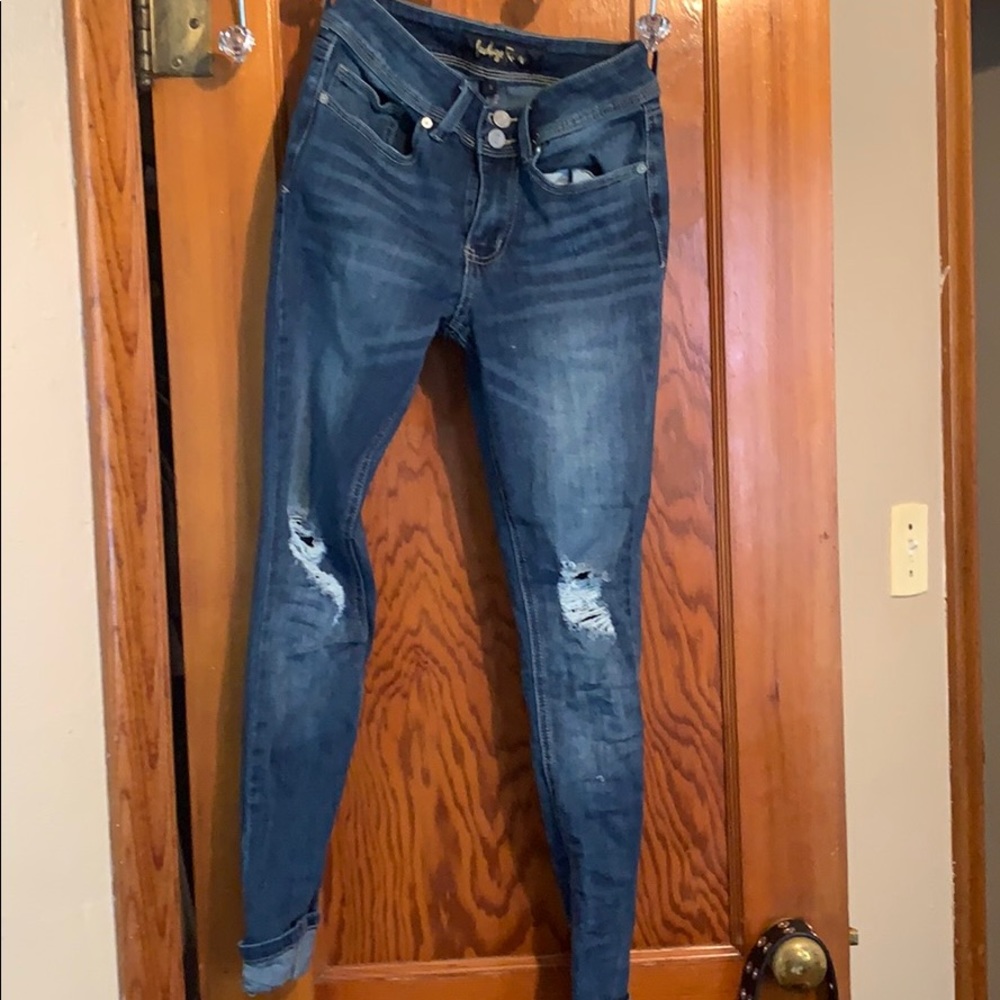 I am selling ripped jeans for $7:)